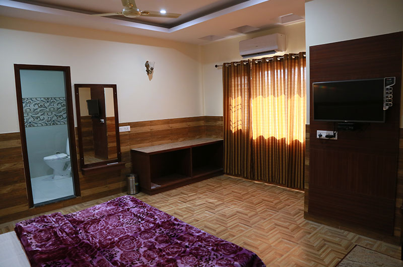 Hotel Vishnu Inn- Deluxe Rooms-7