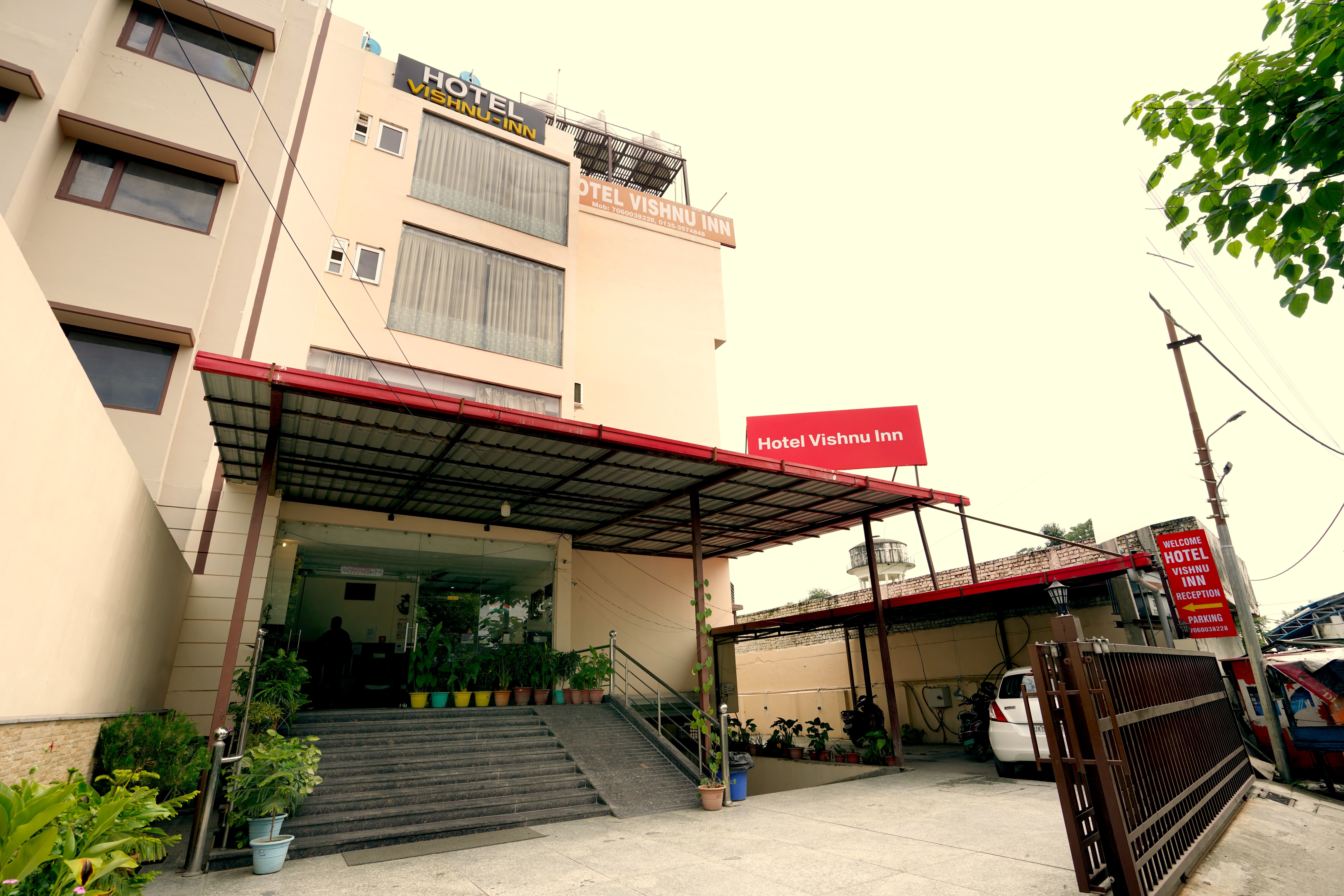 Hotel Vishnu Inn exterior